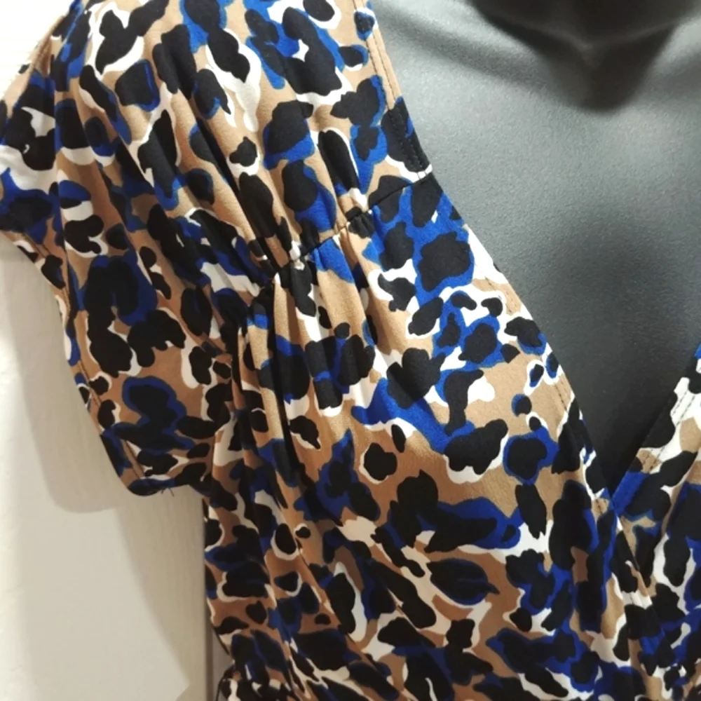 Laundry By Shelli blue leopard splotch deep V neck Feminine dress size 6